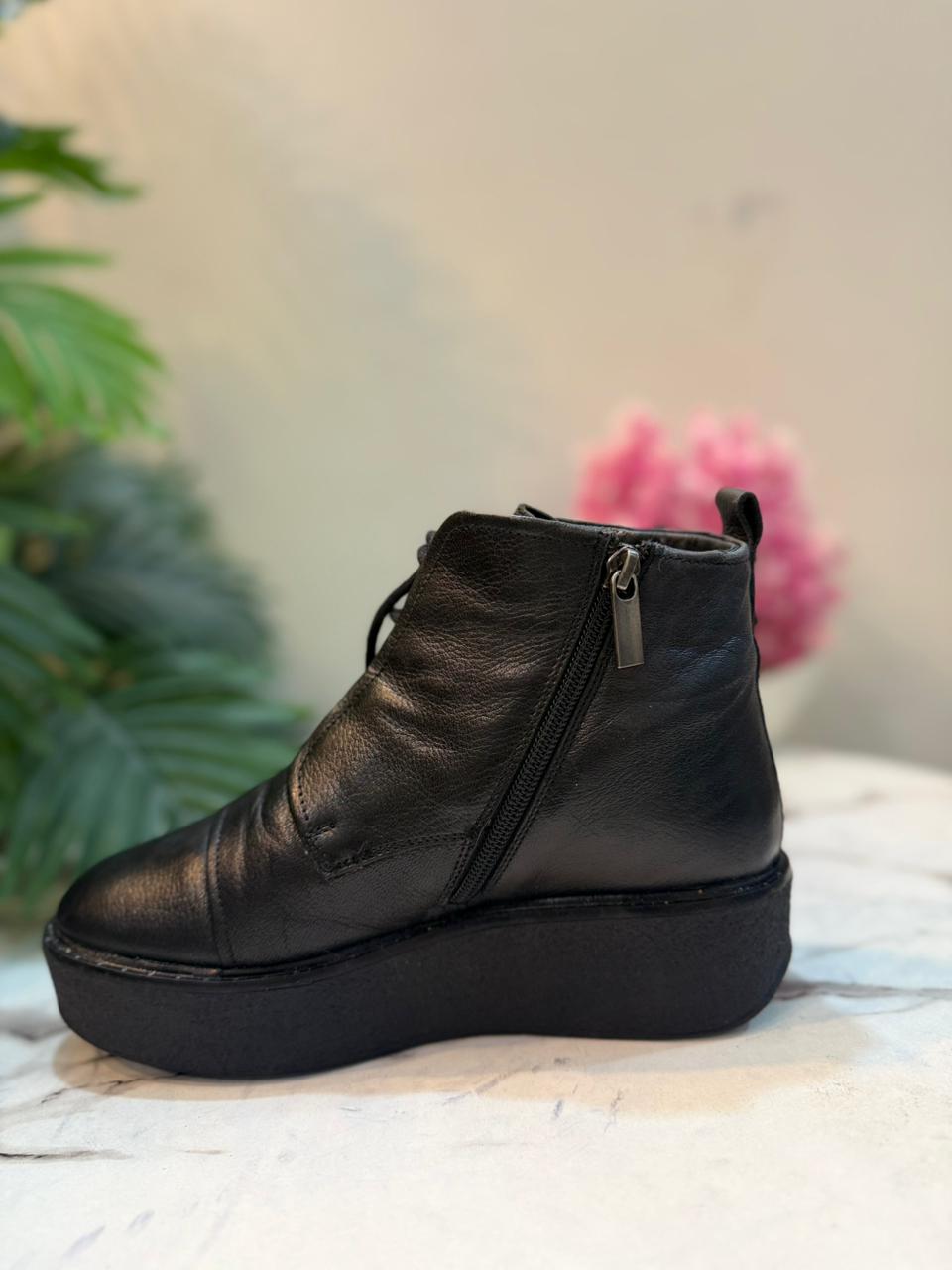 Black laceup zipper ankle boot (Cypress)