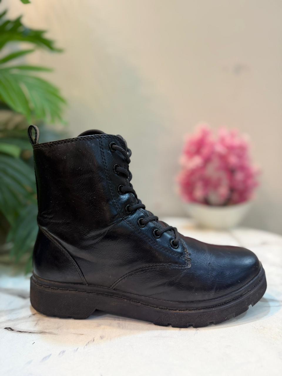 Blavk leather laceup zipper ankle boot (European brand)