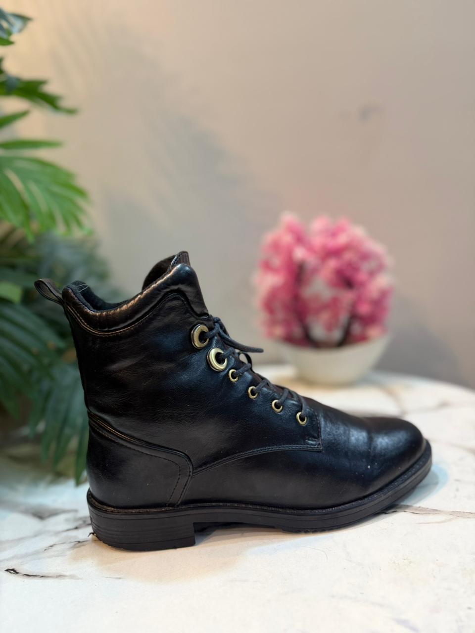 Black leather laceup zipper ankle boot (Unknown)