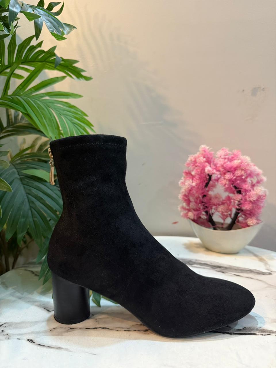 Black suede boot with back zipper (Primark)