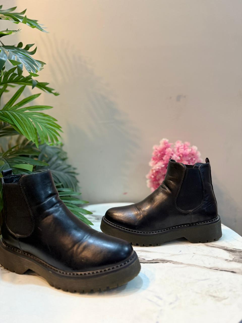 Black leather chelsea ankle boot (Erynn)