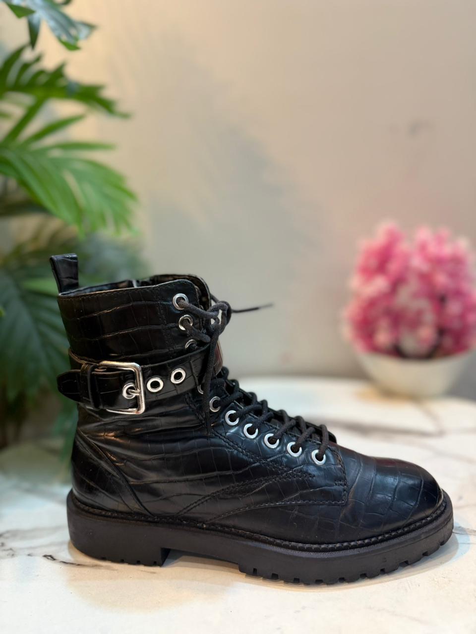 Black leather laceup zipper ankle boot (Pimkie)