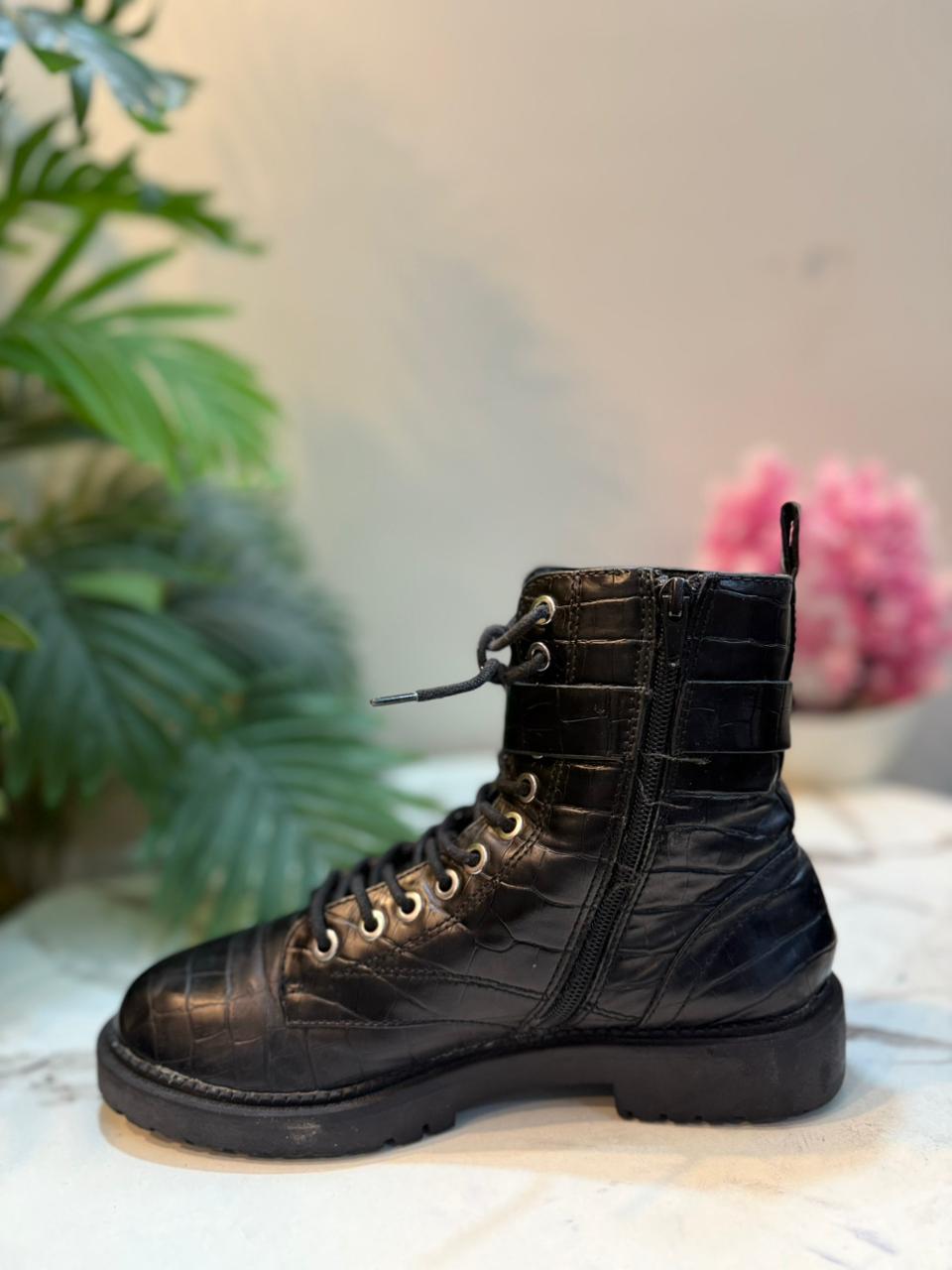 Black leather laceup zipper ankle boot (Pimkie)