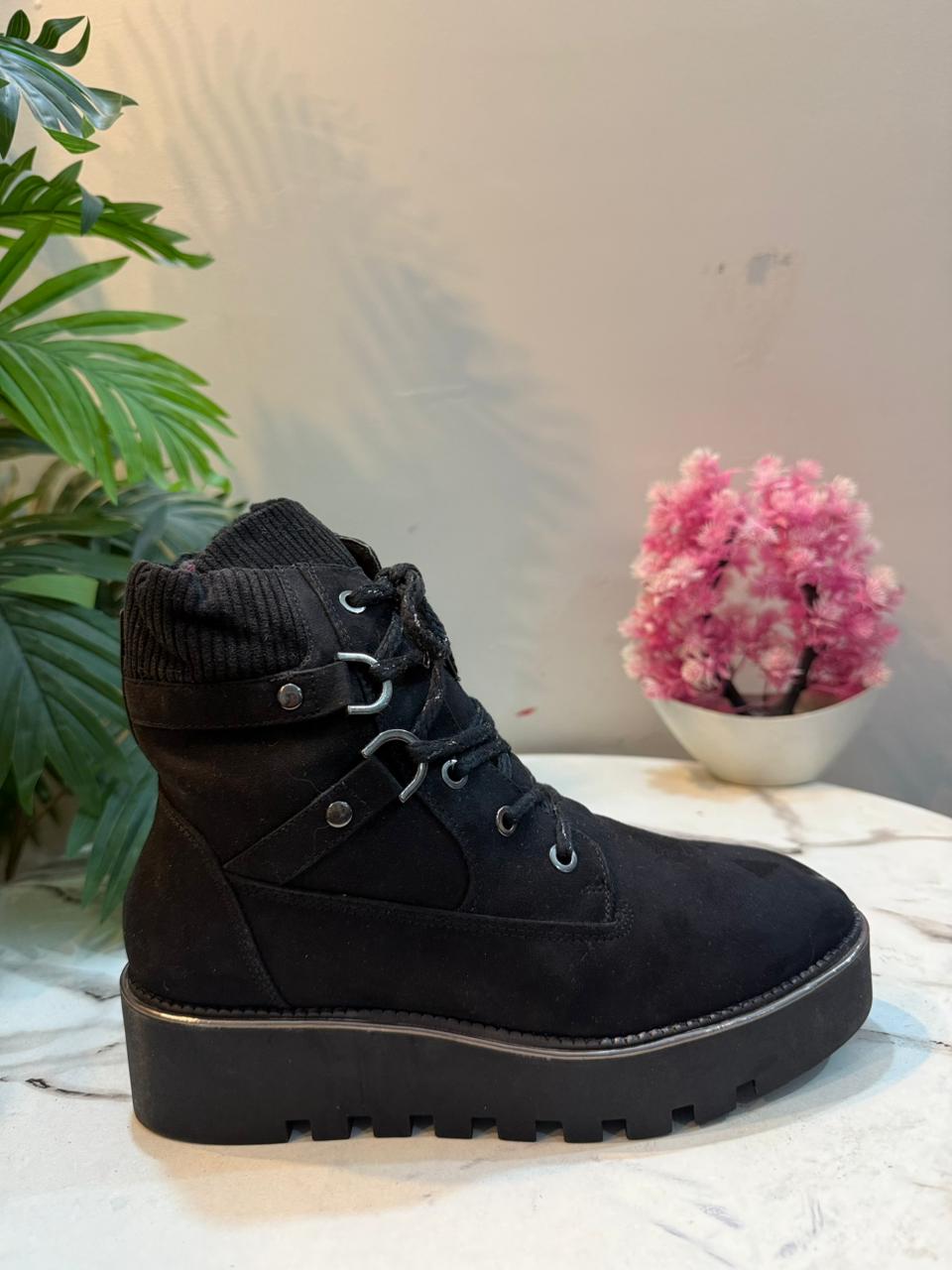 Black suede wedge ankle boot (Tamaris)