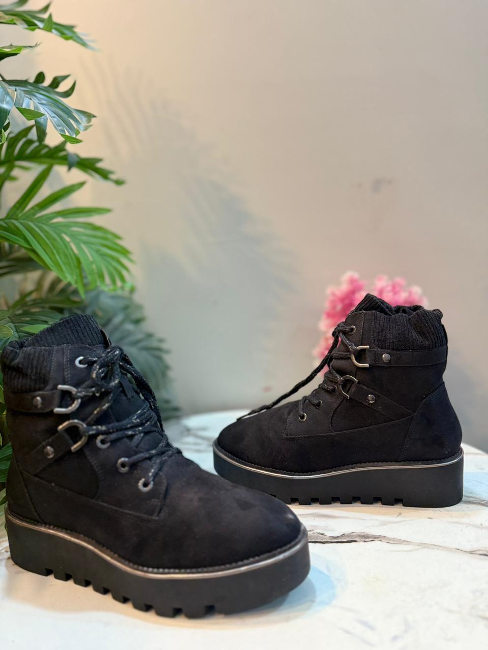 Black suede wedge ankle boot (Tamaris)