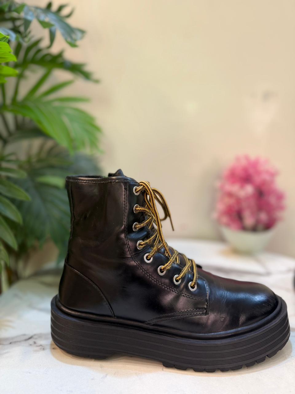 Black leather laceup zipper ankle boot (Pull & bear)