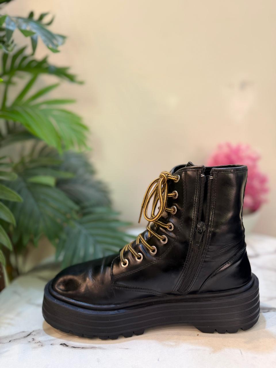 Black leather laceup zipper ankle boot (Pull & bear)