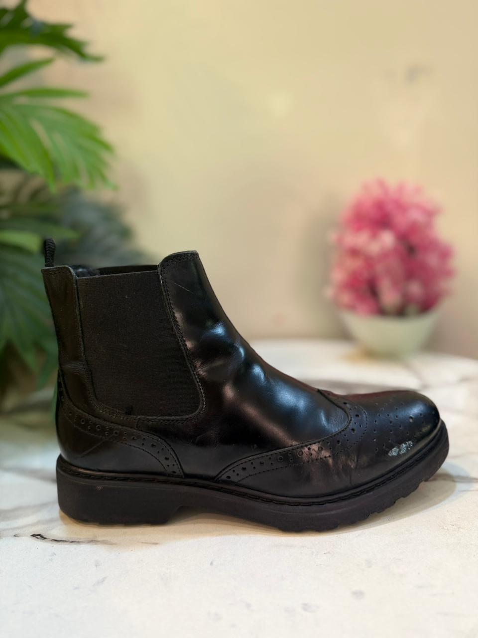 Black leather ankle boot (Exit)