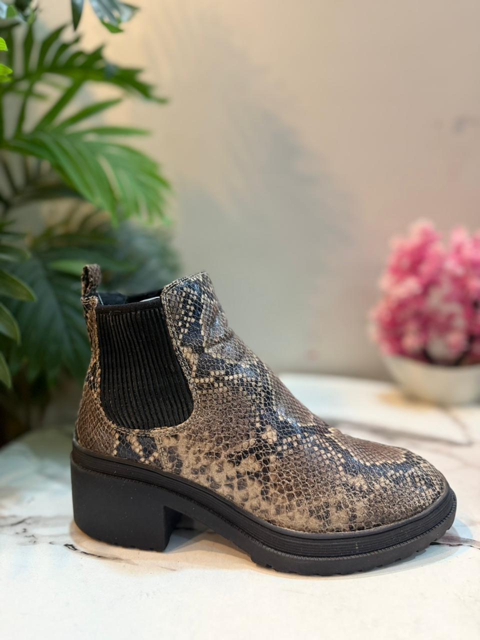 Snake print leather ankle boot (Europe brand)