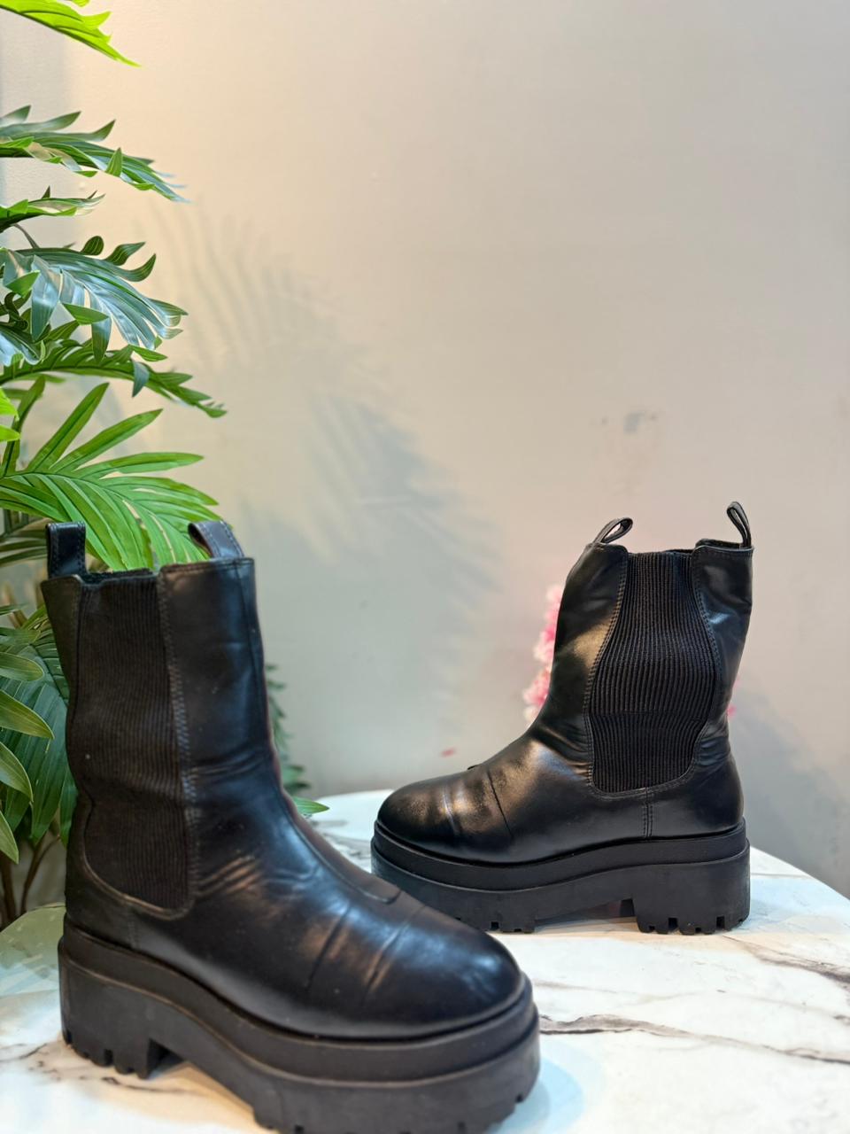Black leather ankle boot (H&M)