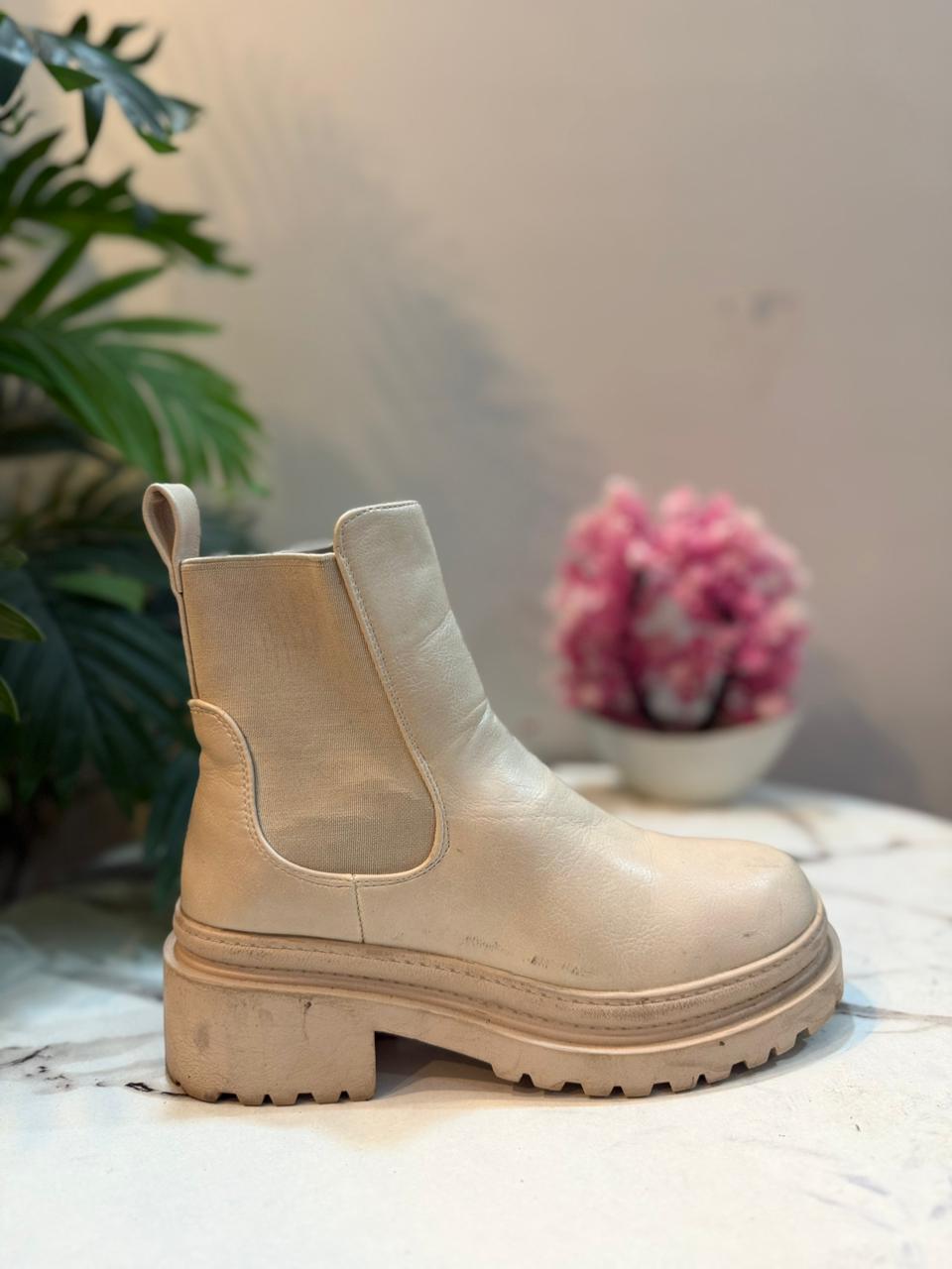 Off white chelsea leather ankle boot (Marquiz)