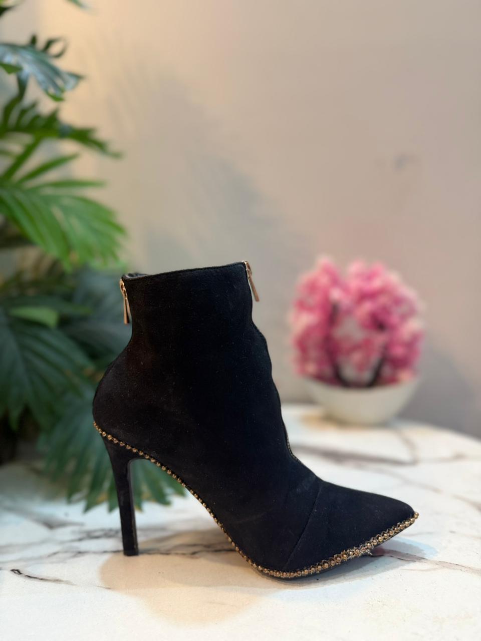 Black suede heeled ankle boot with front zipper (Anne michelle)