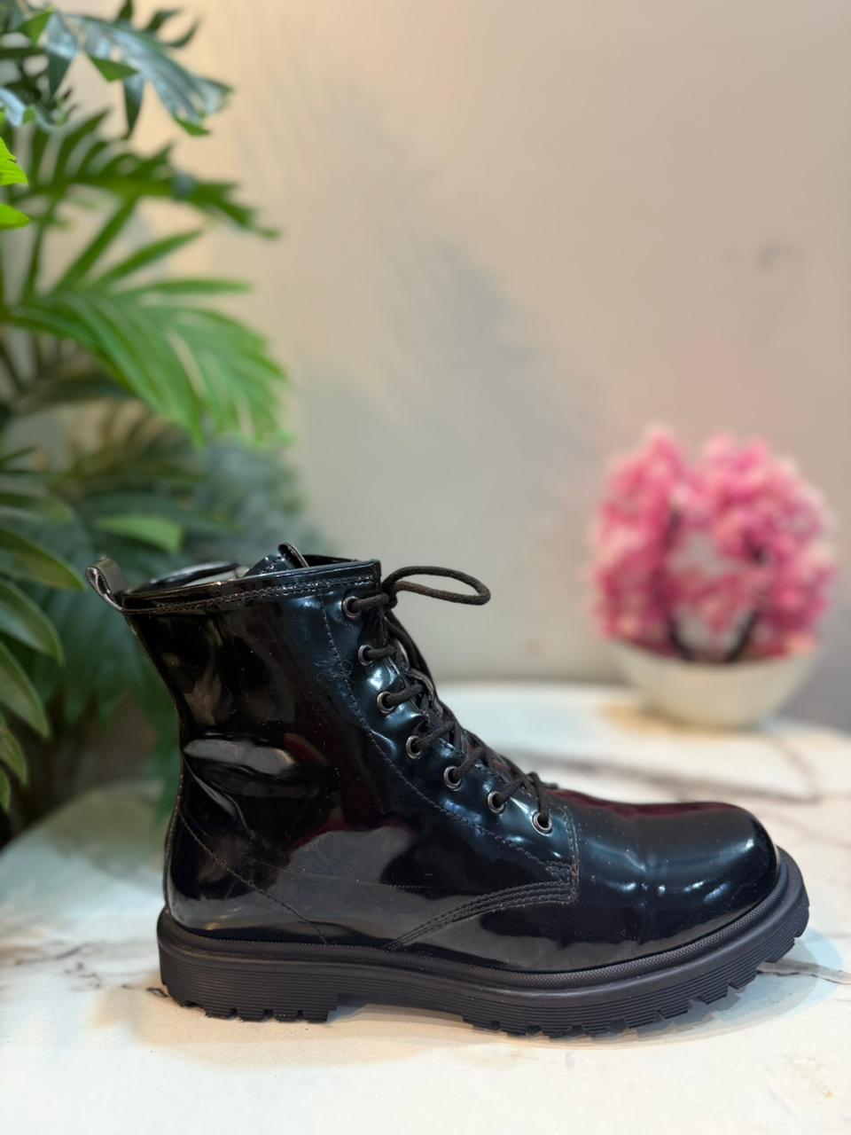 Black patent leather laceup zipper ankle boot (Nero gardini)
