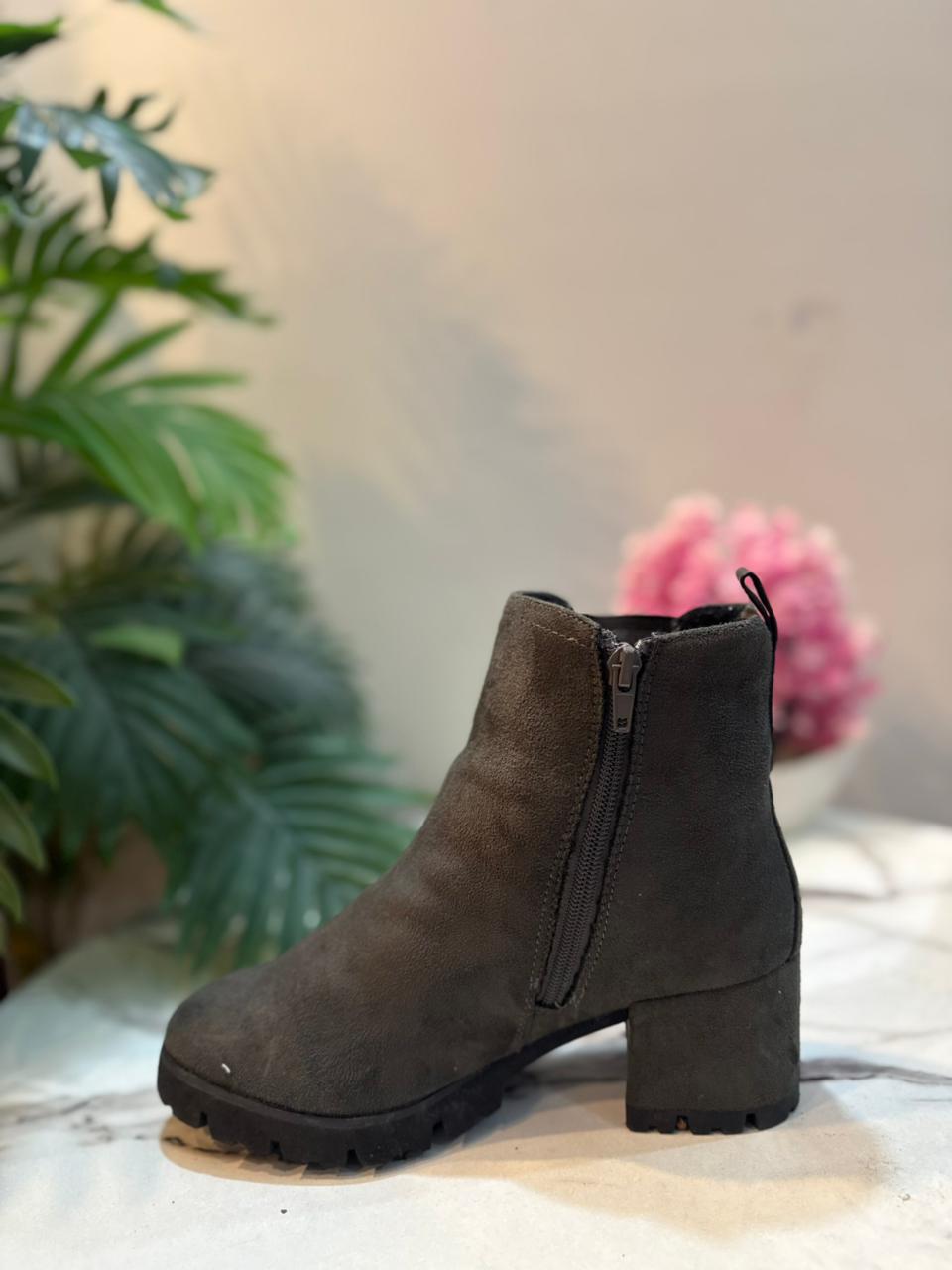 Dark grey suede zipper ankle boot (Young spirit)