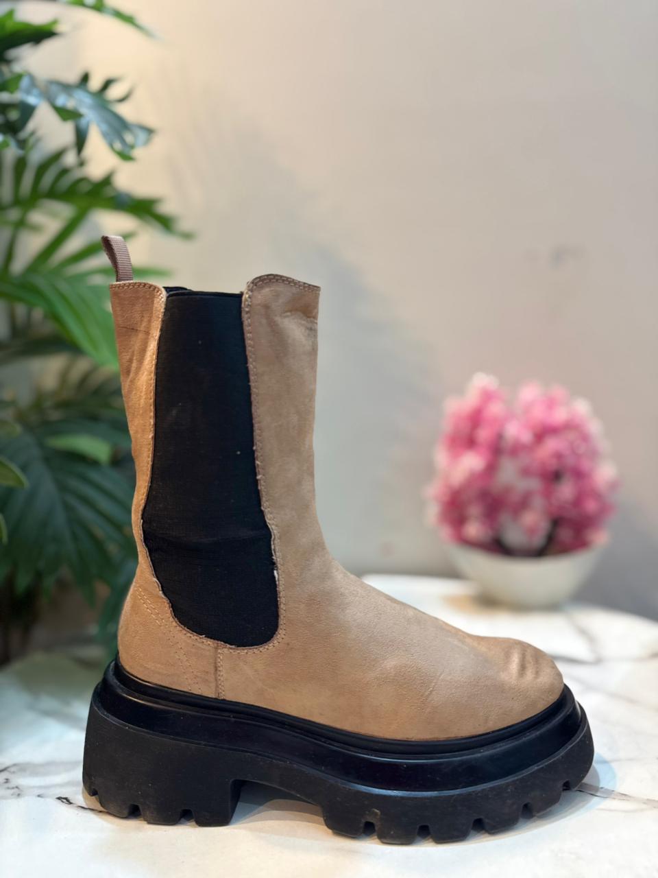 Brown suede chelsea ankle boot (Catwalk)