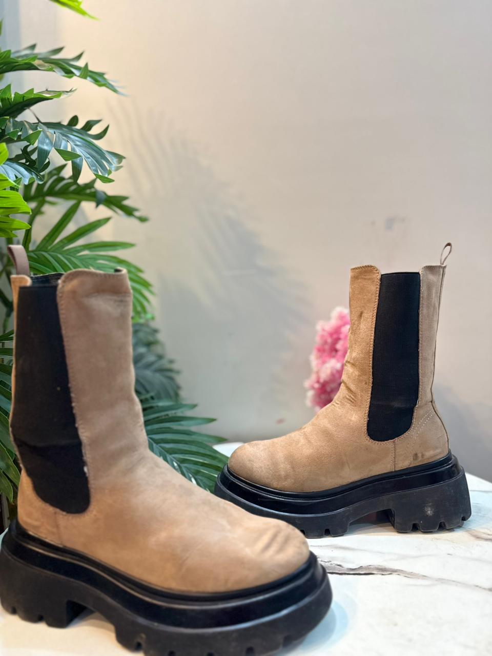 Brown suede chelsea ankle boot (Catwalk)