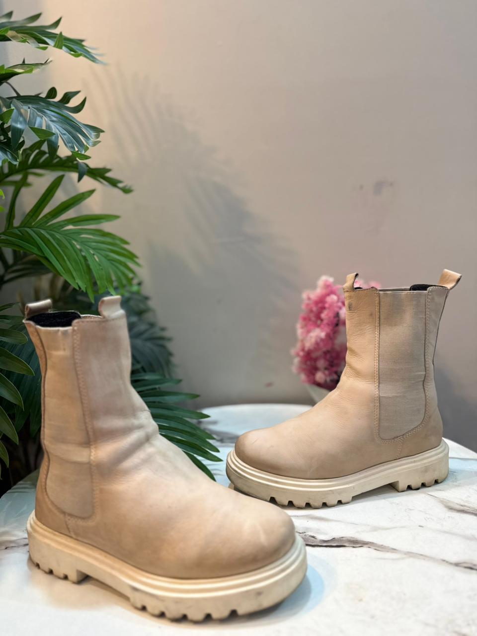 Beige leather ankle boot (Cox)