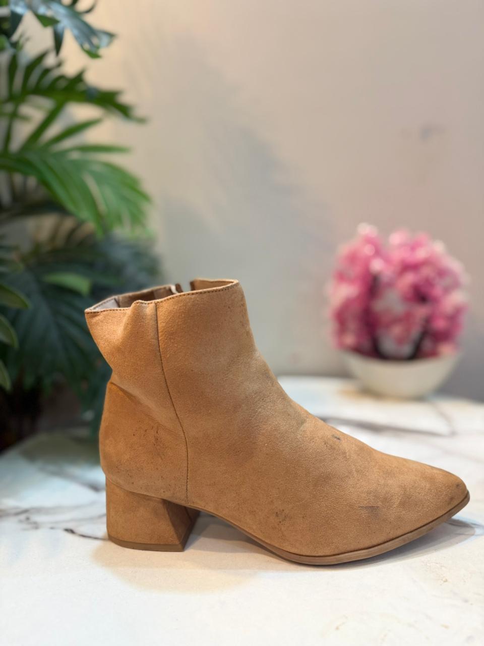 Brown suede zipper ankle boot (A new day)