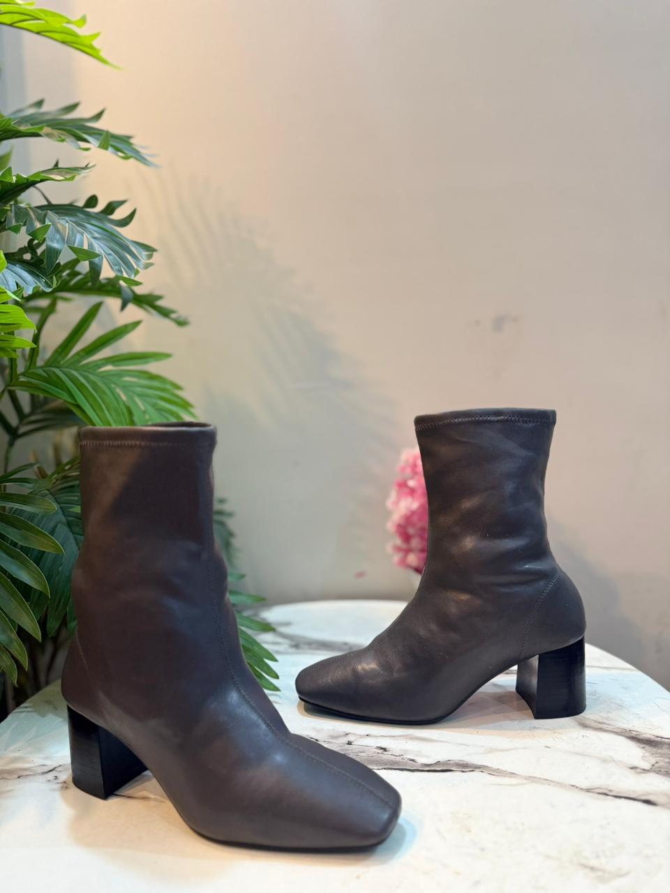Grey leather ankle boot (H&M)