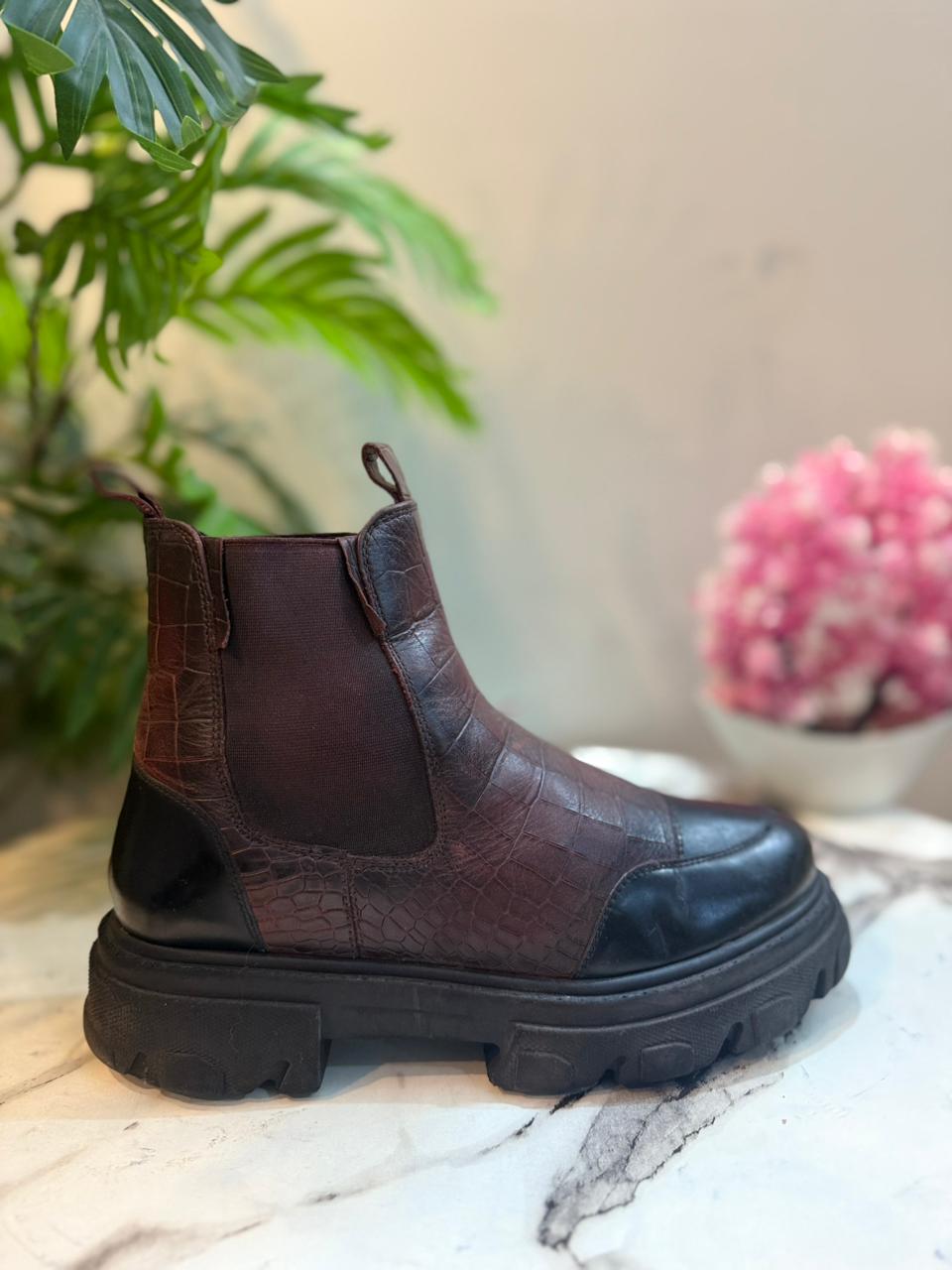 Brown leather ankle boot (Europe brand)