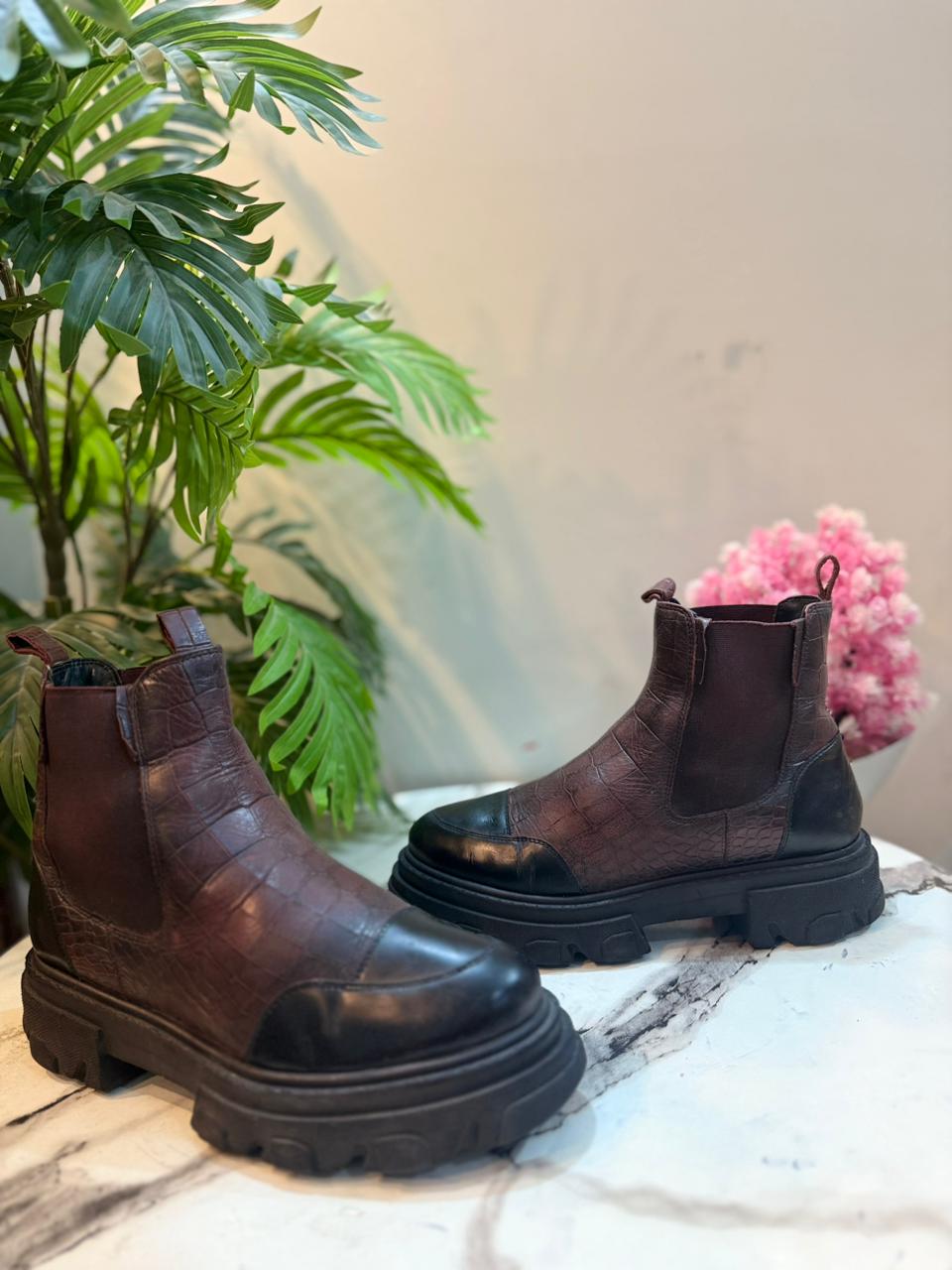 Brown leather ankle boot (Europe brand)