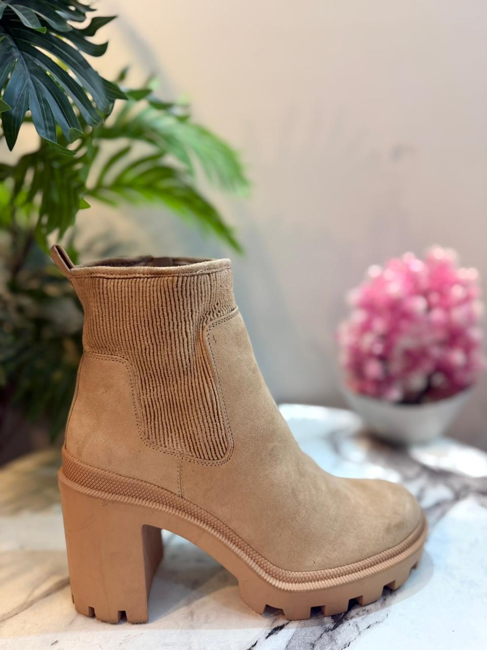 Light brown suede ankle boot (Jennifer lopez)
