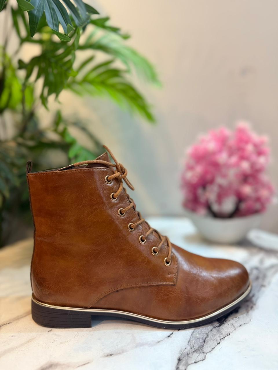 Brown leather laceup ankle boot (Merry scott)
