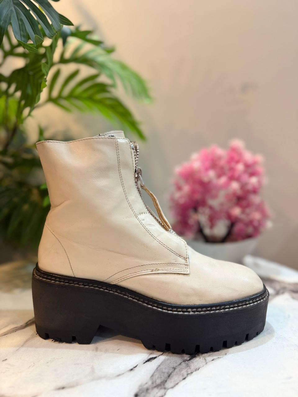 Creamy white leather ankle boot (H&M)