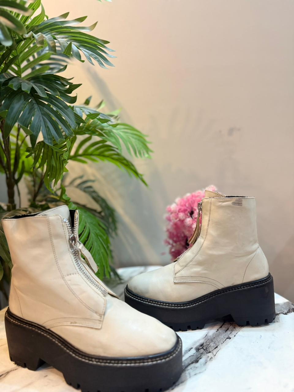 Creamy white leather ankle boot (H&M)