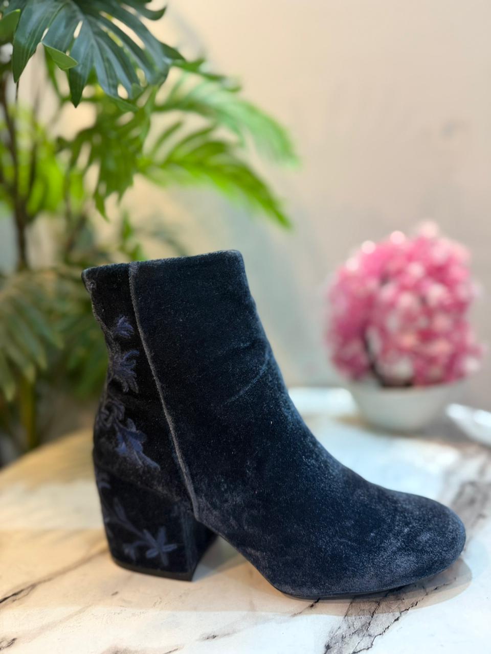 Blue velvet zipper ankle boot (Kenneth cole)