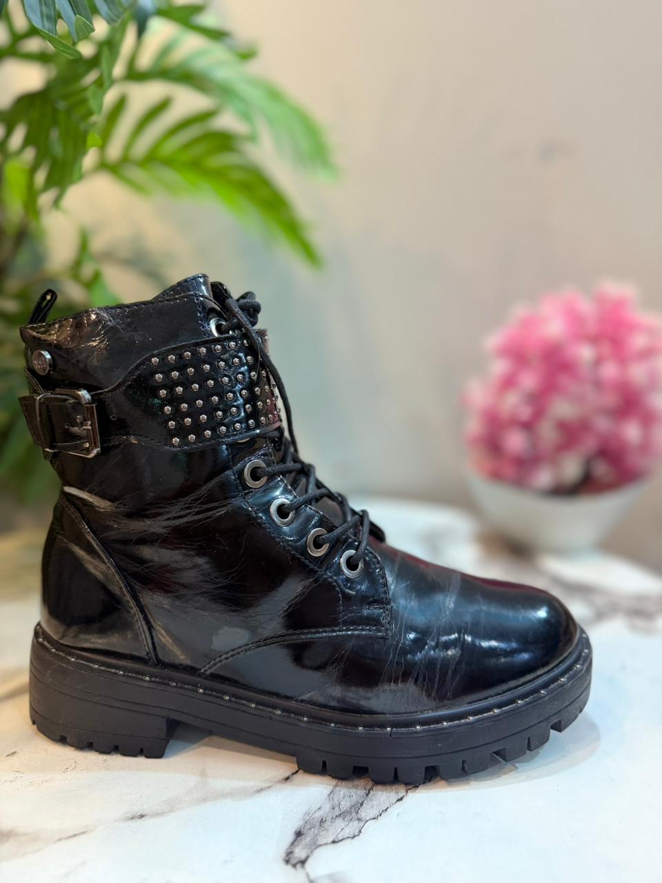 Black leather ankle boot (Xti)