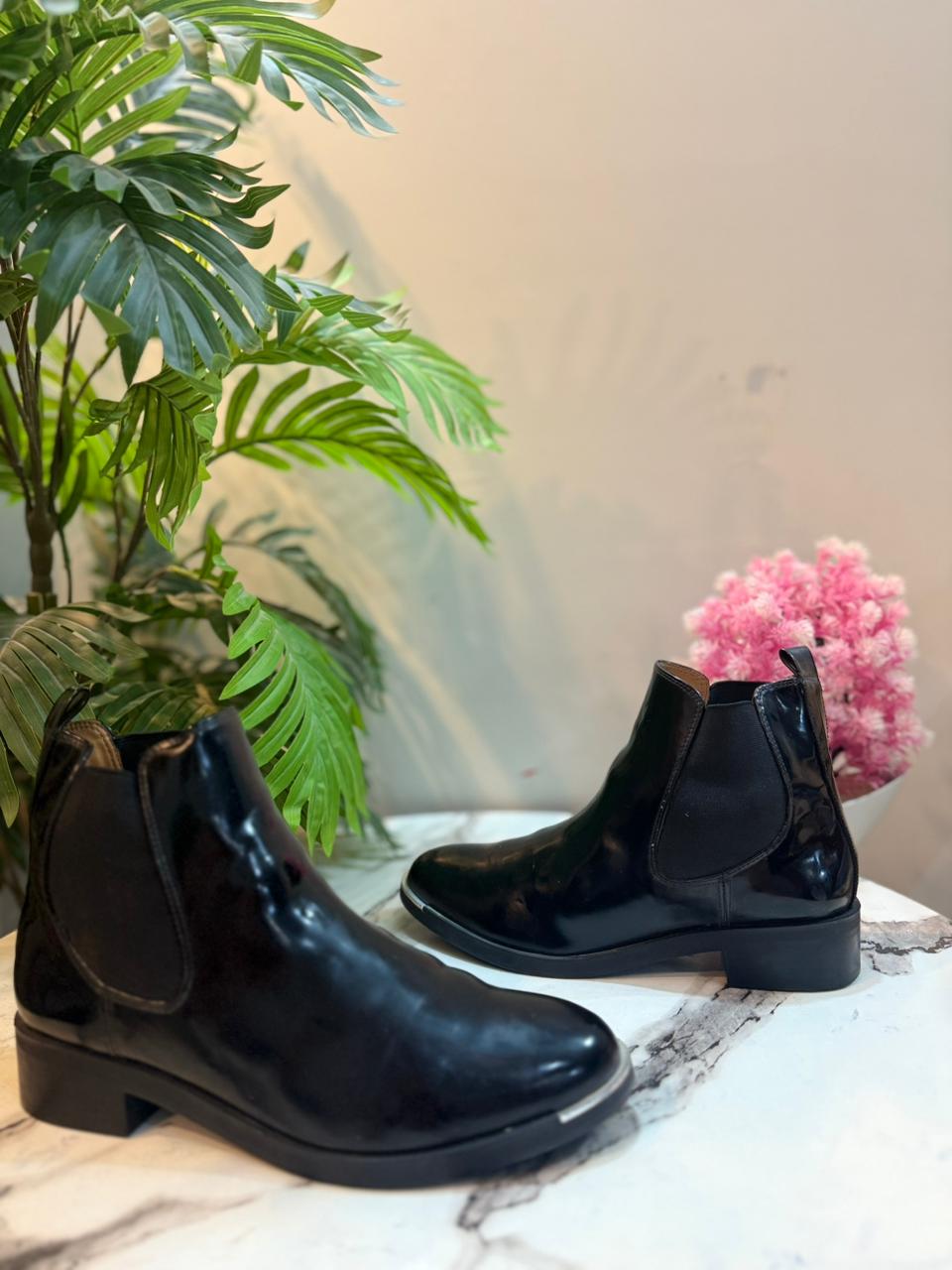 Black patent leather ankle boot (Pull & bear)