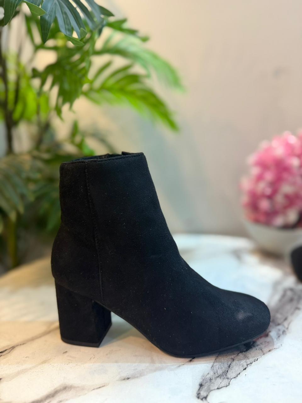 Black suede zipper ankle boot (Shein)