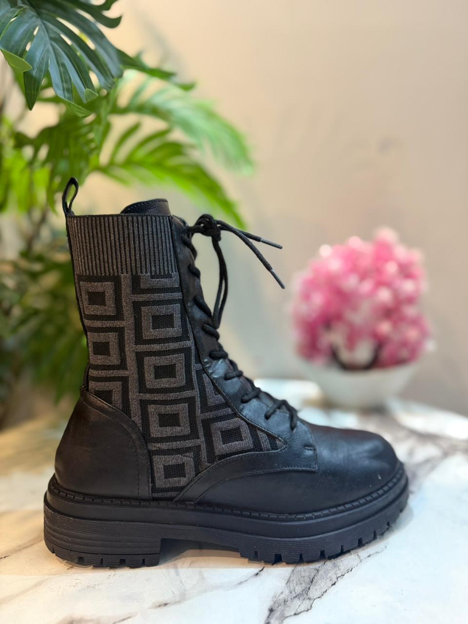 Black ankle boot (La strada)