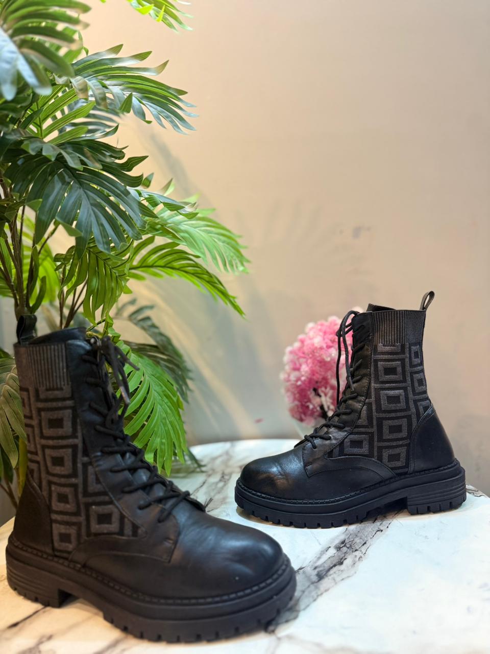 Black ankle boot (La strada)
