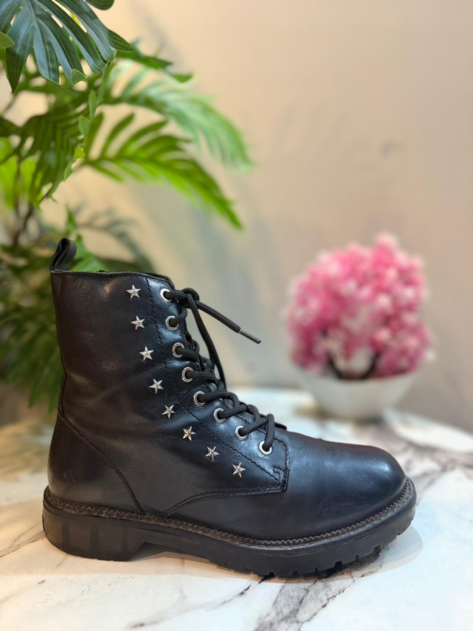 Black leather laceup ankle boot (Guess)