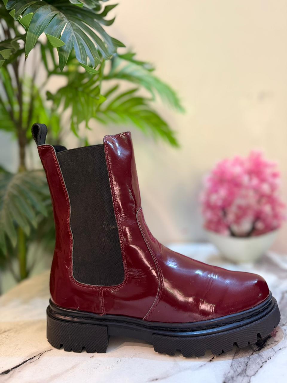 Maroon patent leather ankle boot (Jolana & fenena)