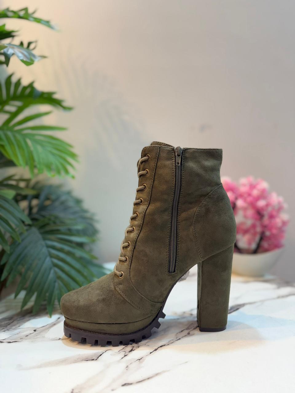 Olive green lacup suede ankle boot (its)