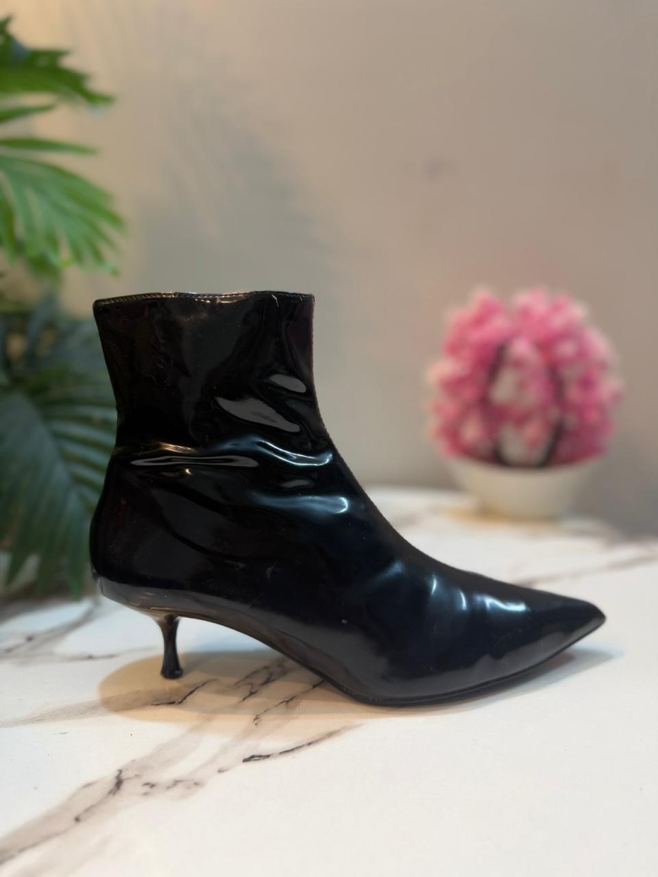 Black patent leather kitten heel zipper ankle boot (zara )