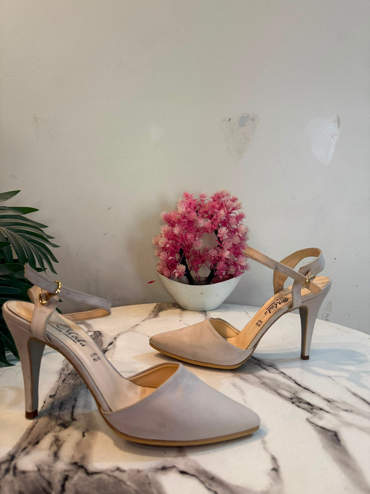 Creamy coat shoes