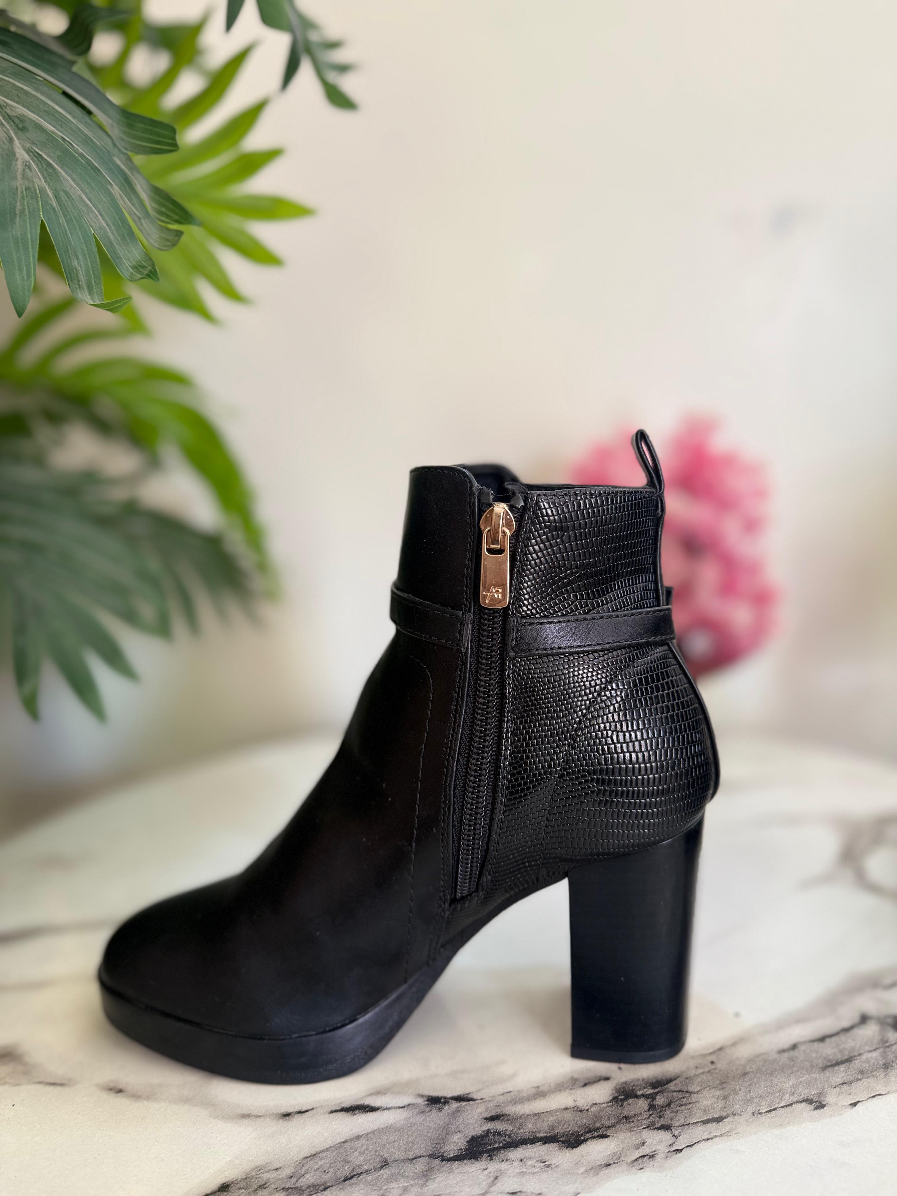 Black leather zipper ankle boot (Anna field)