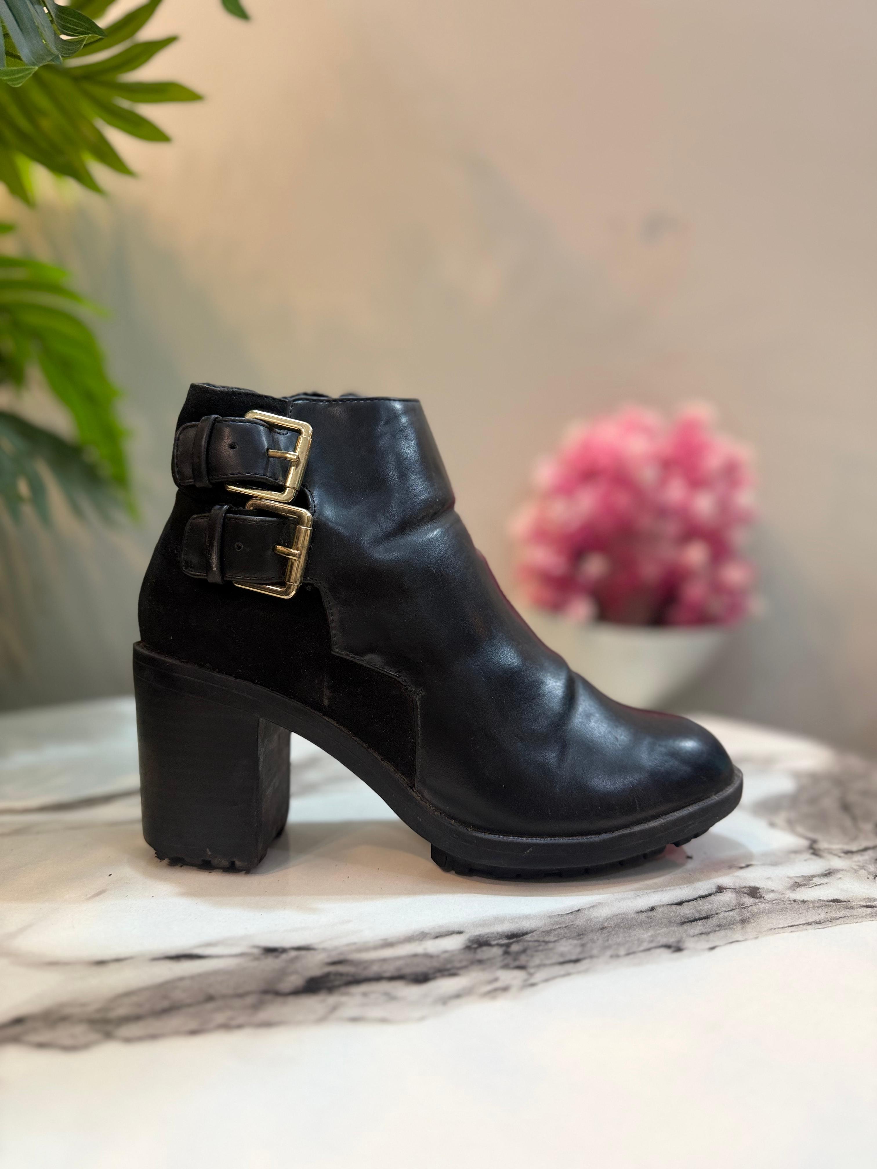 Black leather zipper ankle boot (zara)