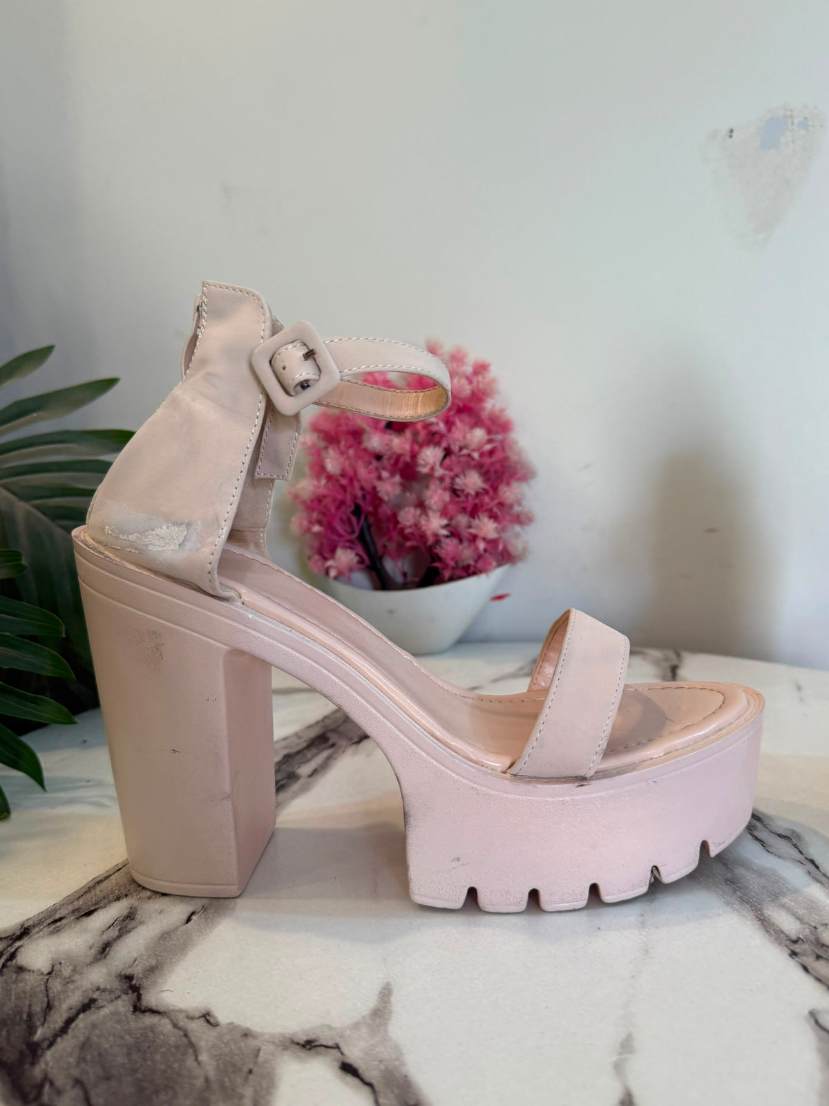 Skin block heel
