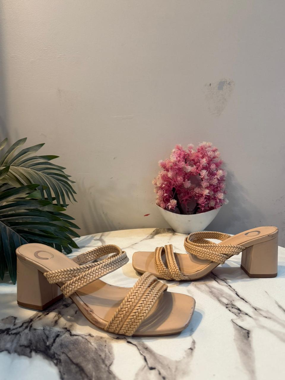 Skin block heel