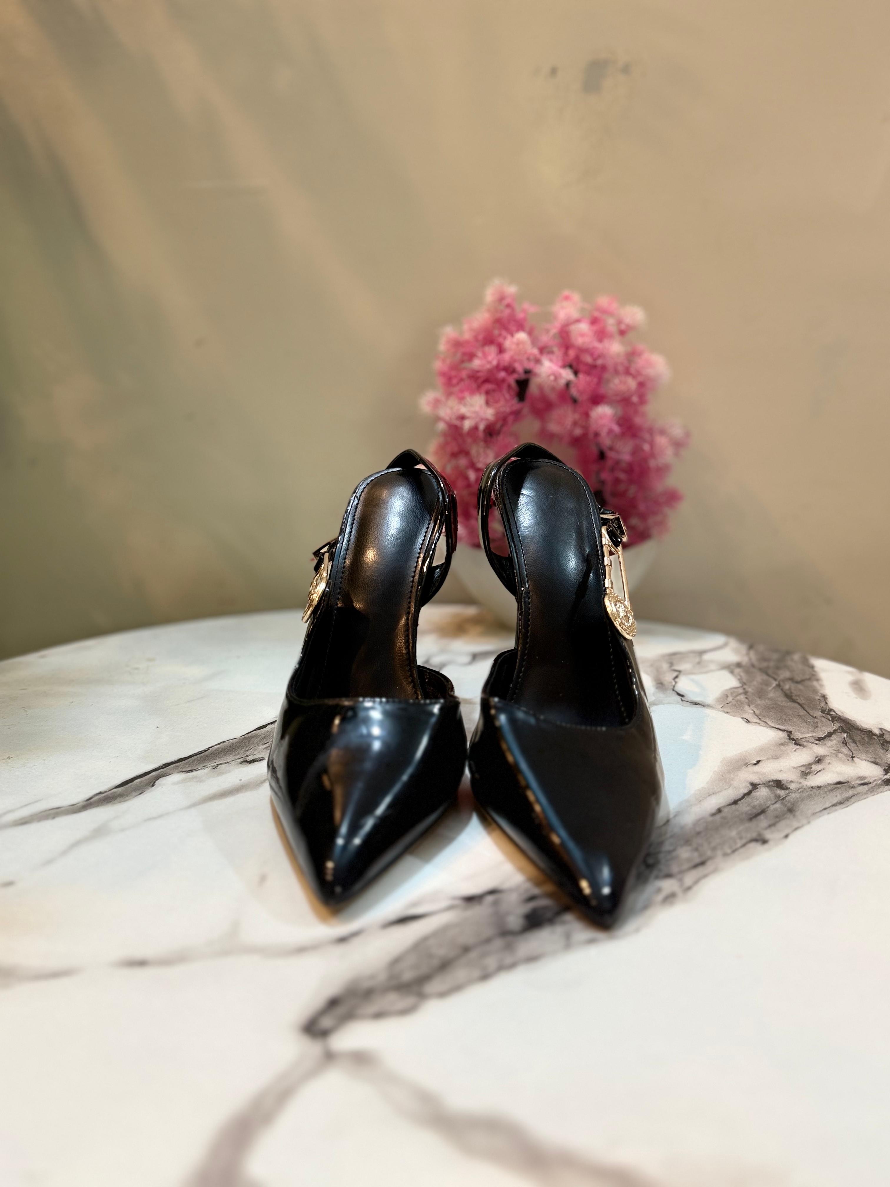 Black coat shoe