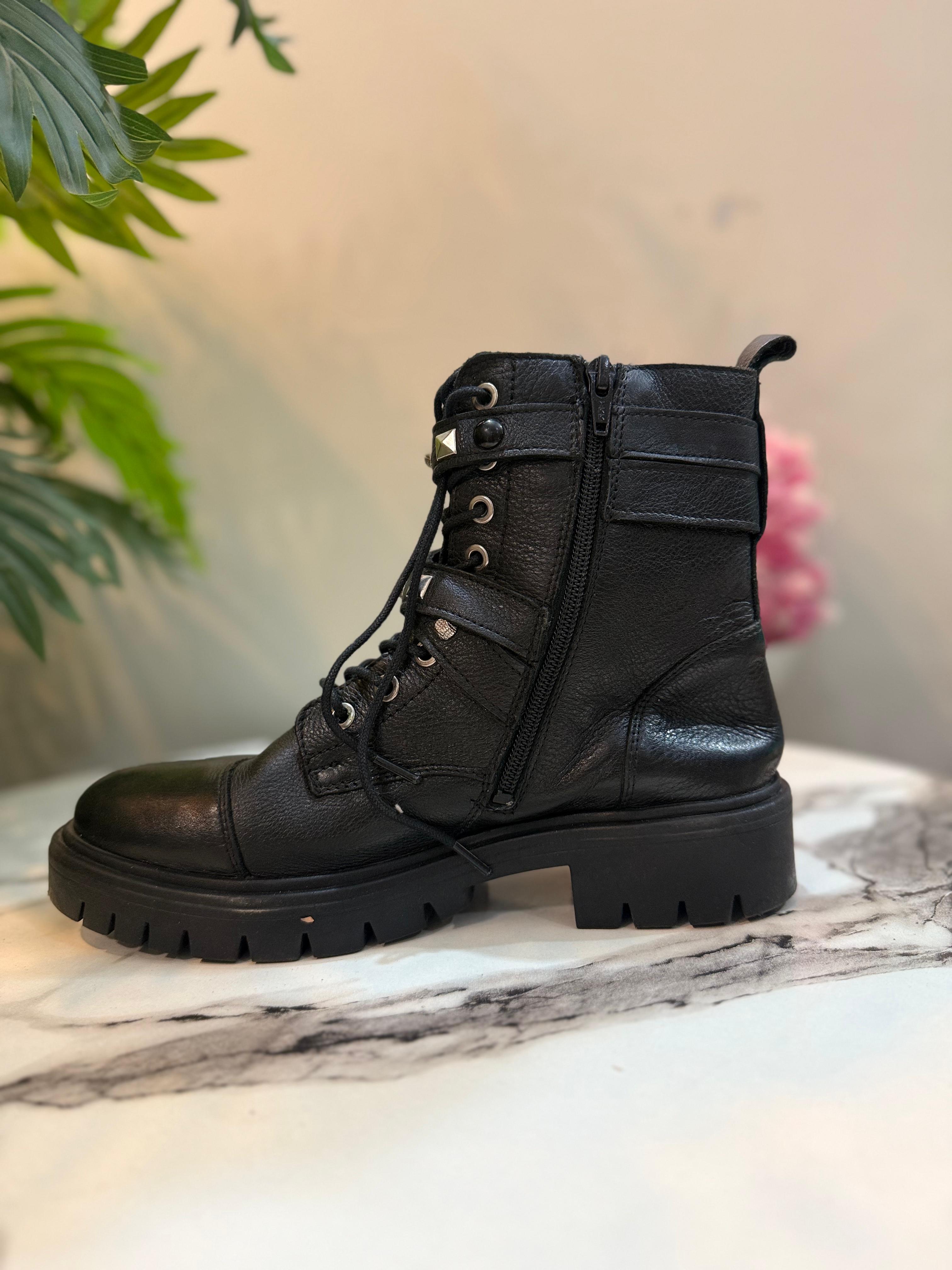 Black leather zipper ankle boot (unknown)