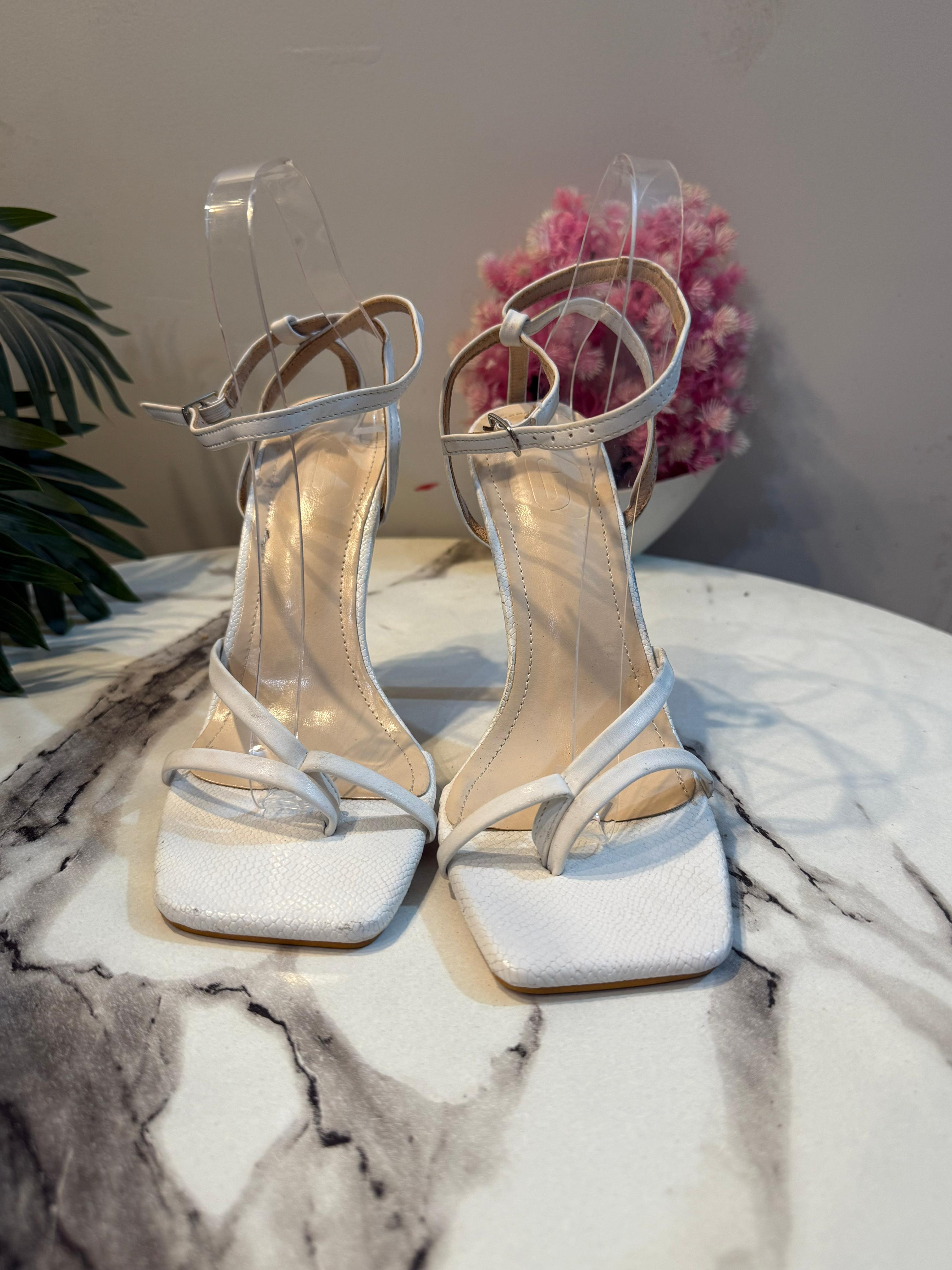 White pencil heel