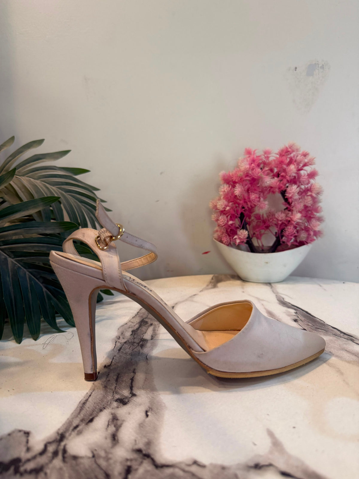 Creamy coat shoes