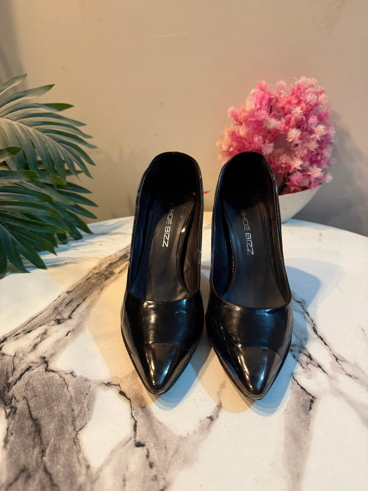 Shoe bizz