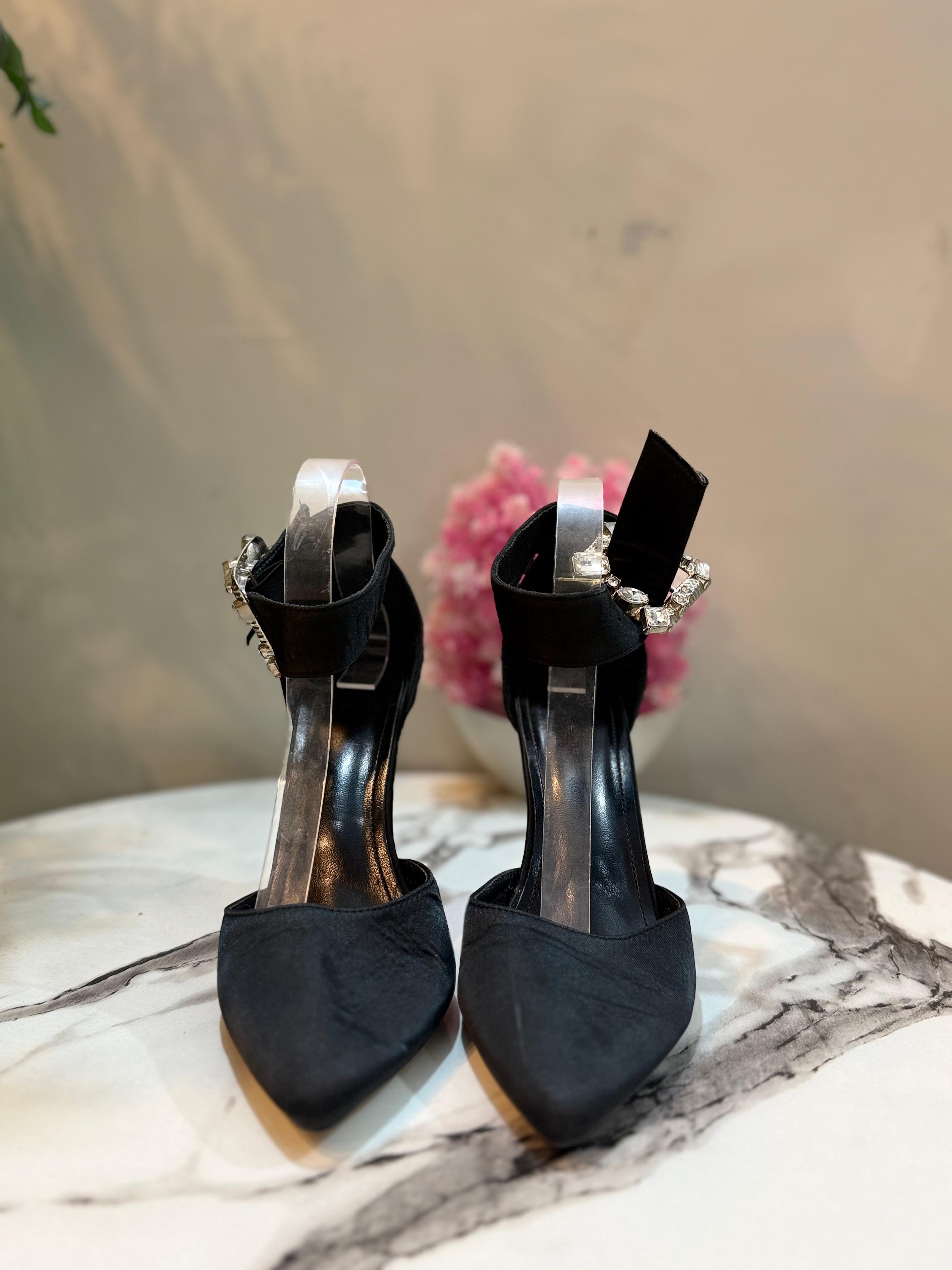 Black coat shoe